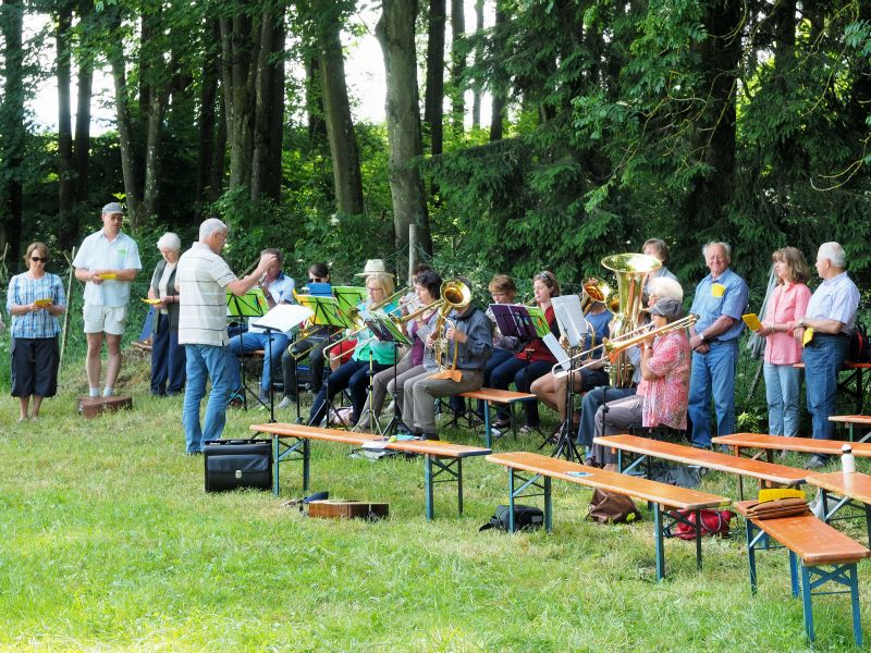 Zum Gottesdienstausklang spielt noch einmal der Posaunenchor.